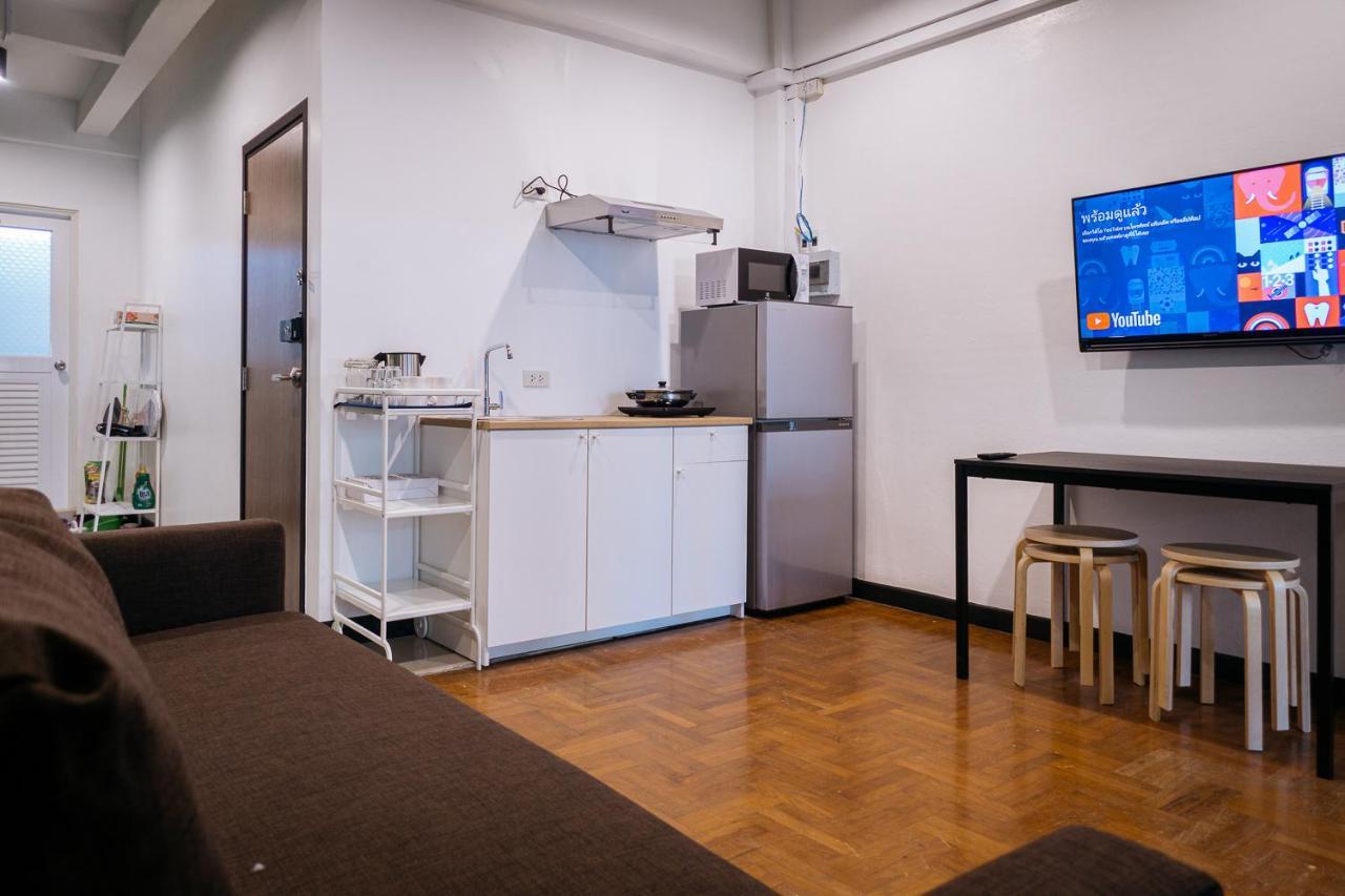 T3 Two Bedrooms Wifi Full Kitchen 1 Min To Bts Банкок Екстериор снимка